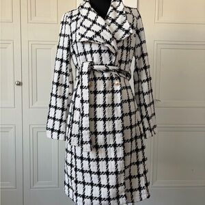 Solitaire Black and White Houndstooth Jacket